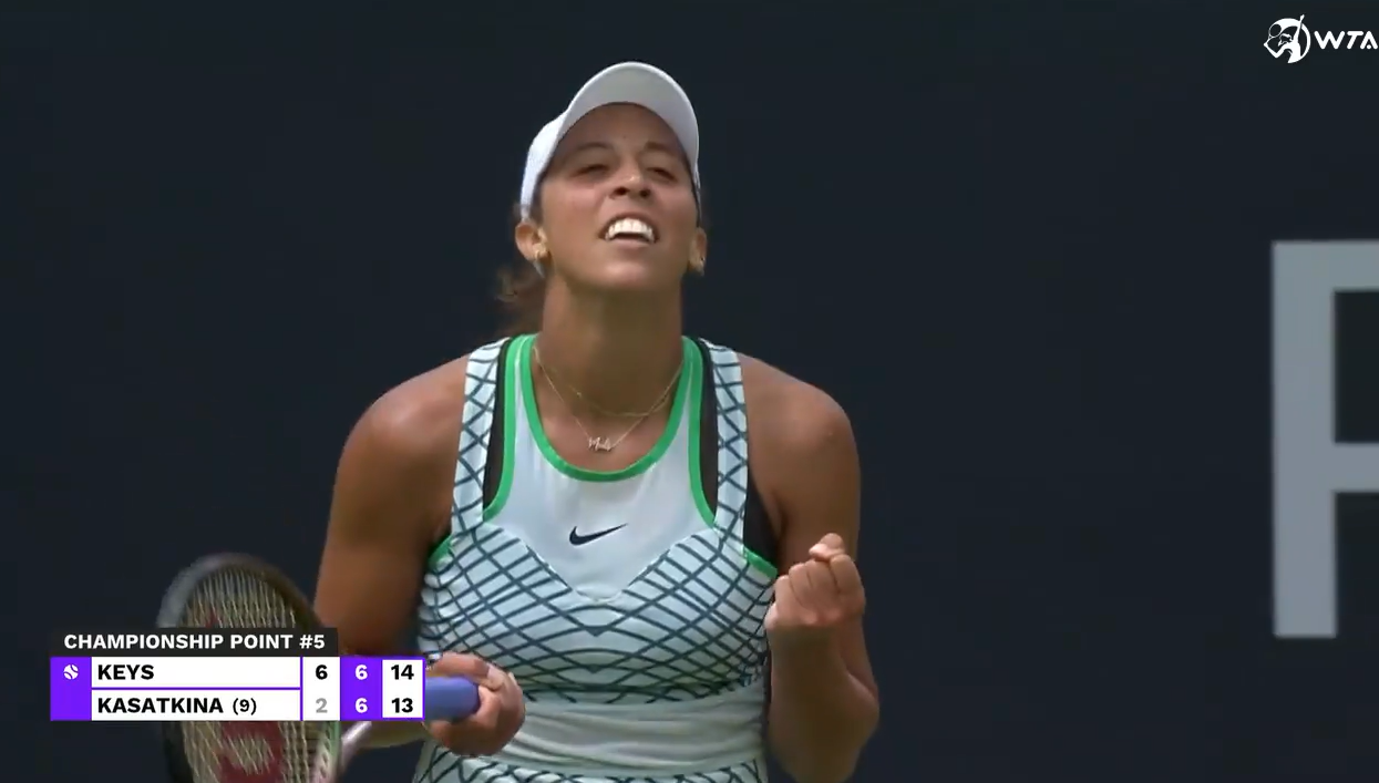 张玉宁与球 张玉宁与球