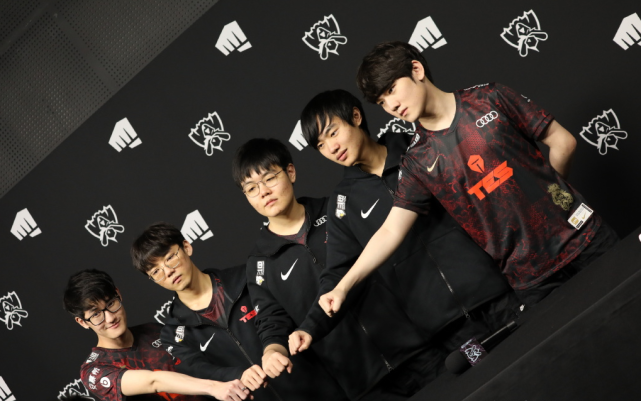 队表现出色 队表现出色